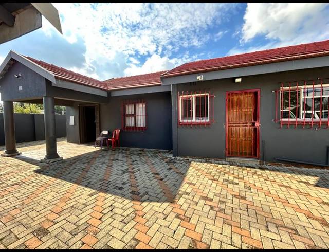 3 BEDROOM HOUSE FOR SALE IN STRUBENVALE
